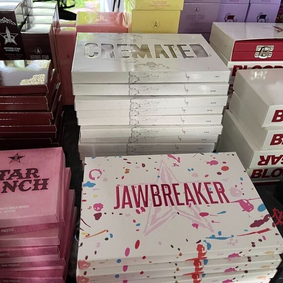 Jeffree StarĀ š®TRUE MYSTERY BOXš® double your fun lot #1 beauty box allāJS items - Picture 5 of 14